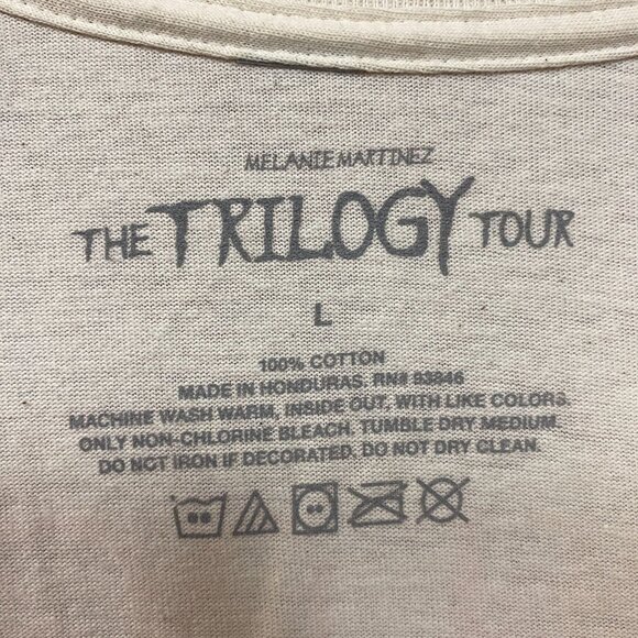 Melanie Martinez Trilogy Tour Beige Tshirt size Large - Picture 5 of 5